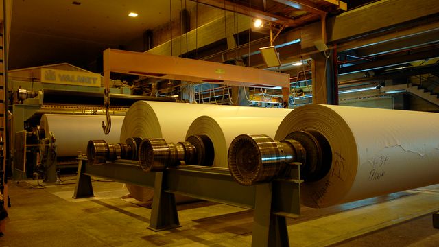 Velter milliardregning over på strømkundene