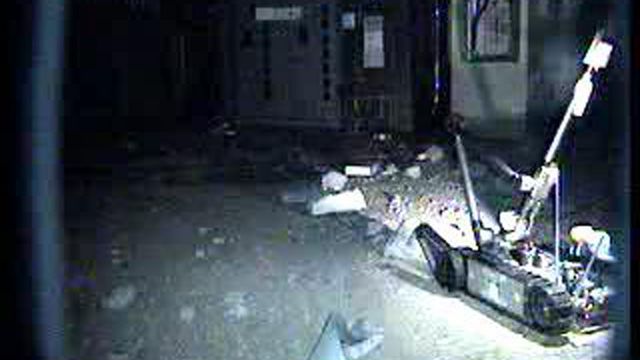 Arbeidere inn i Fukushima-verket