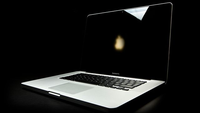 TEST: Macbook Pro 15 "