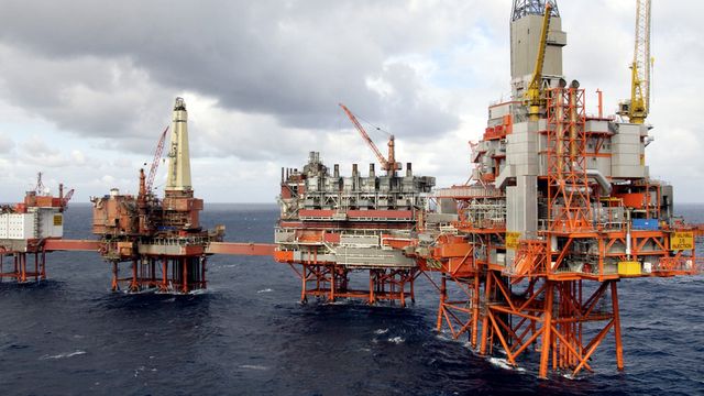 Rømmer plattformene