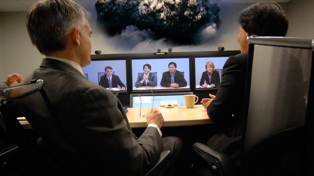 Lys gjennom askeskyen