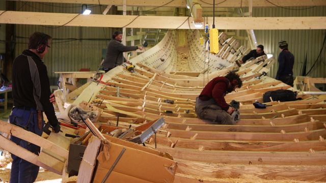 Bygger verdens største vikingskip