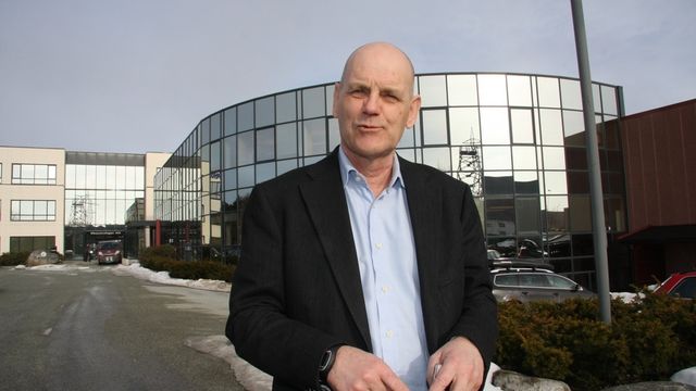 – Skyver kompetansen fra seg