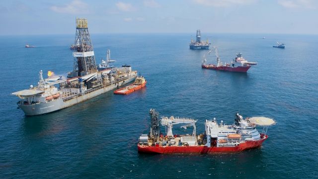 Norske skip hjelper BP