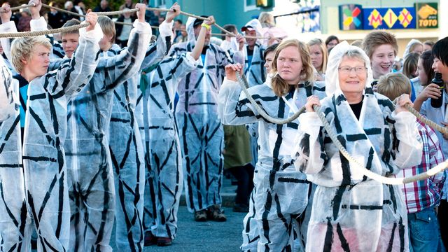 Møtt av demonstranter i Hardanger