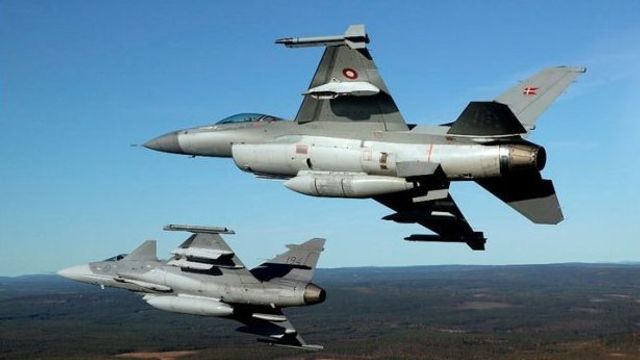 Danskene gjenopptar kampflykjøpet