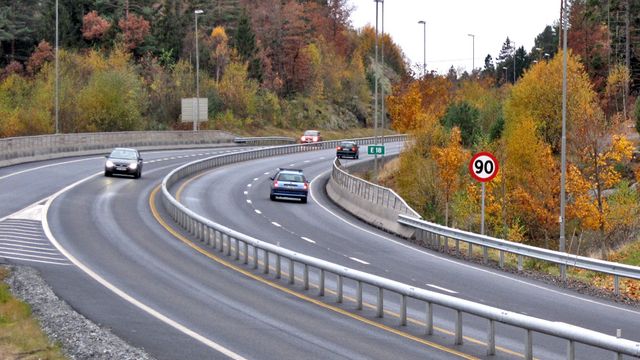 Rask montasje av midtrekkverk på E 18