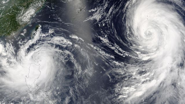 Tyfoner lagrer CO2 i havet