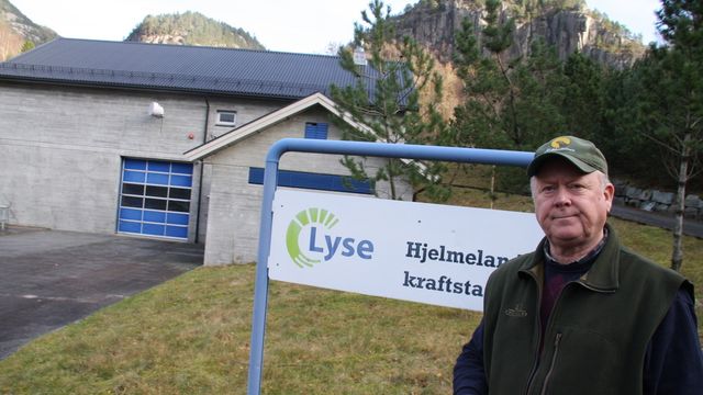 – Lyse kommer trampende inn og tar seg til rette