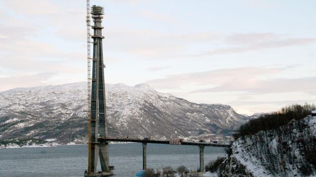 Første tårn på Hålogalandsbrua er ferdig