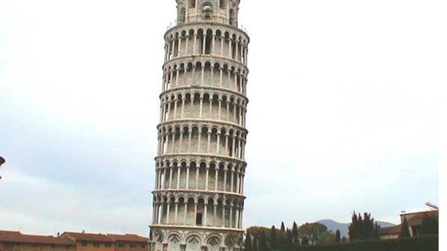Det skjeve tårn i Pisa er rettere