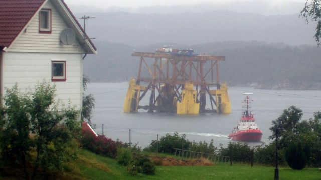 Oljeplattform godt på grunn