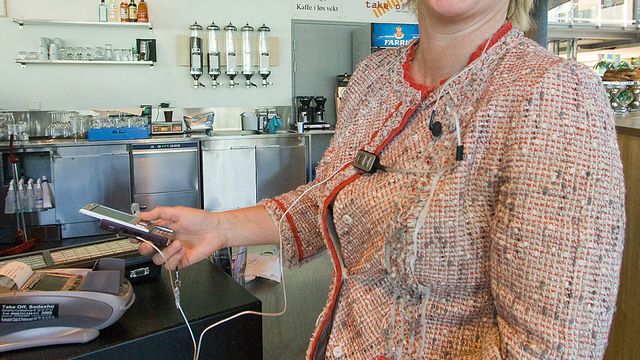 Betaler kaffen med mobilen