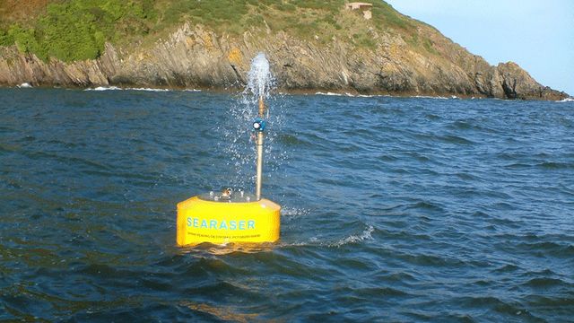 Bølgekraft pumper vann 50 meter opp