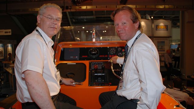 Brude og Holen i samme båt