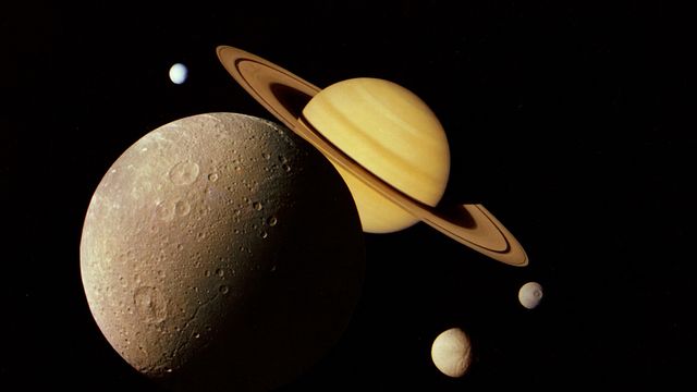 Saturn spiser ringene