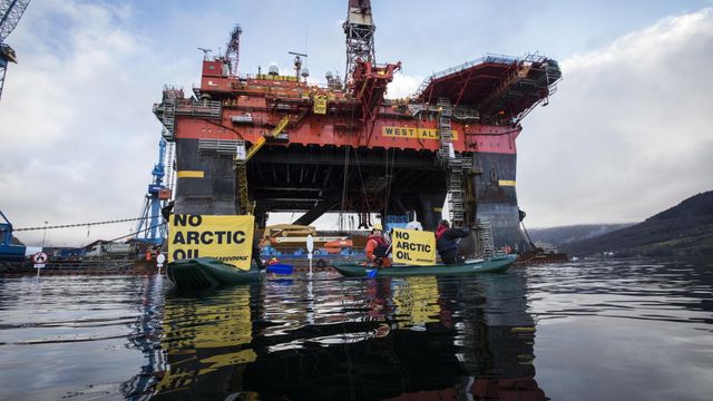 Her går aktivister om bord på Karahav-riggen