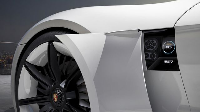 Porsches første elbil kan få 400 km rekkevidde på 15 minutter lading