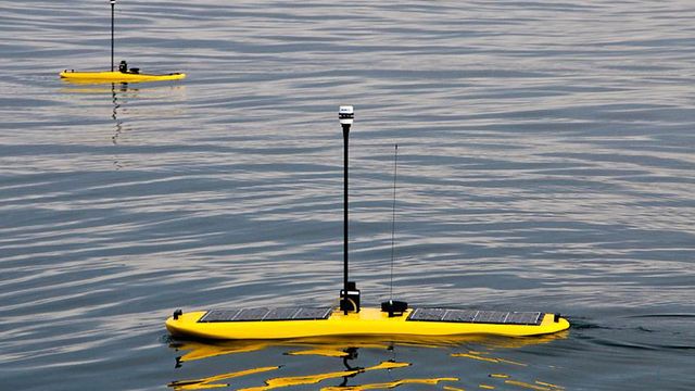 Dette robotiserte «surfebrettet» sniffer etter olje i Barentshavet