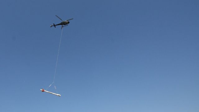 Sonde under helikopter hektet seg fast i kraftledning