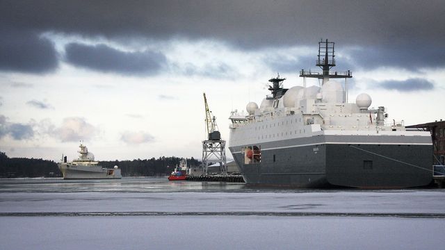 Her møter Norges nye superskip forgjengeren for første gang