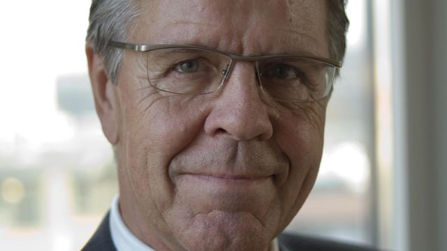 Ementor-kongen vil bre ut sitt imperium