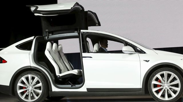 Tesla tilbakekaller Model X