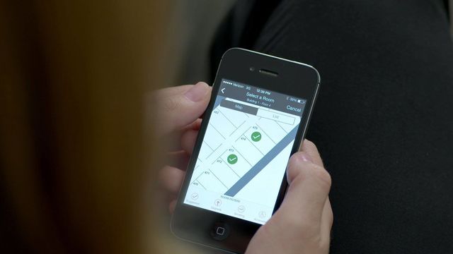 Lås opp hotellrommet med mobilen