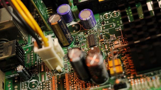 Lagrer energi i selve silisiumbrikken