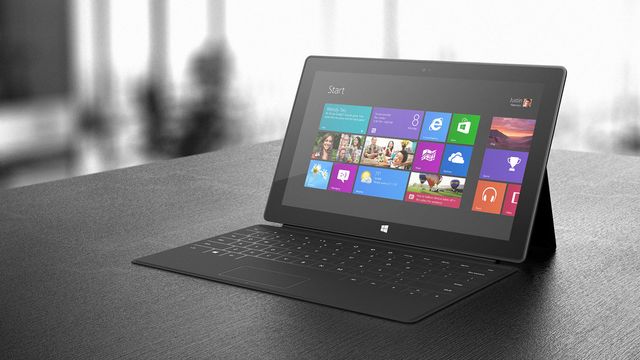 – Halv pris på Surface i Norge