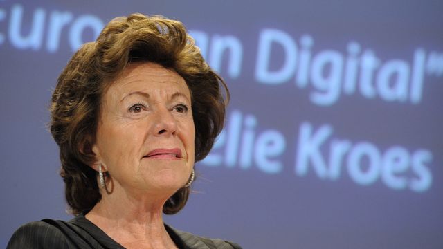 EU vil drepe roamingavgiftene i 2014