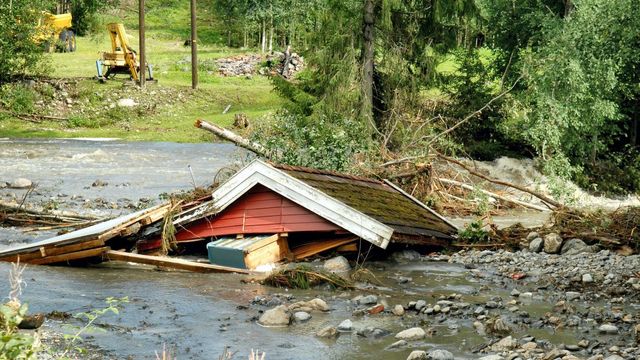 Basestasjoner slått ut av flommen