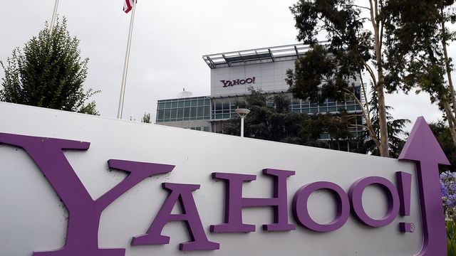 Yahoo varsler store kutt og mulig salg