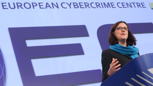 Skjerper straffene for hacking