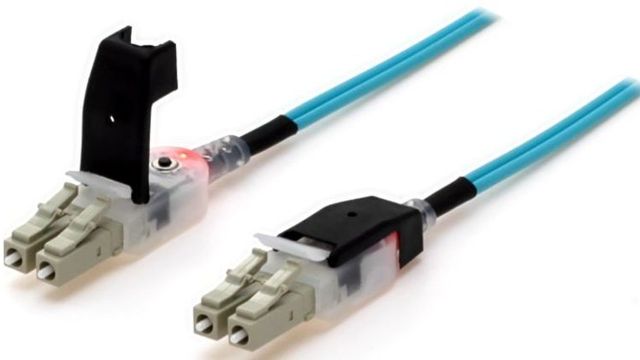 Disse fiberkablene blinker