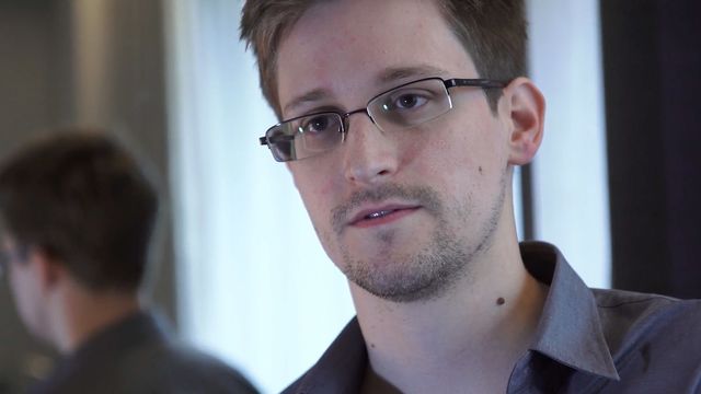 Snowden får bli i Russland