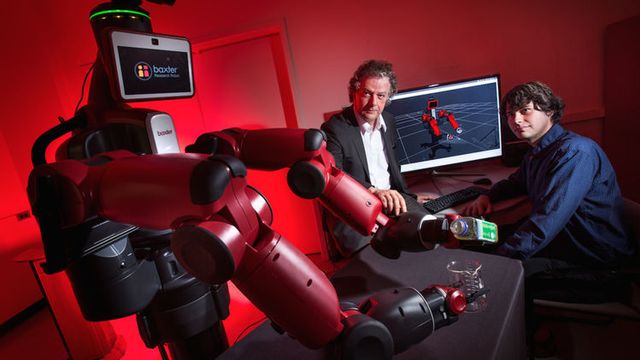 Roboten ser på YouTube