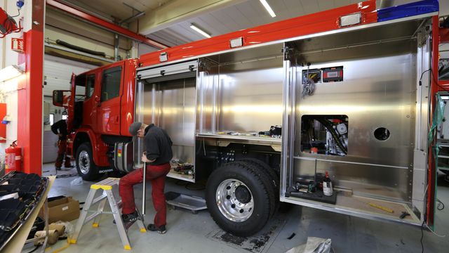 Smartere og mer high-tech: Her bygger de 24 brannbiler for framtida