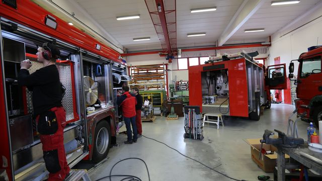 Smartere og mer high-tech: Her bygger de 24 brannbiler for framtida