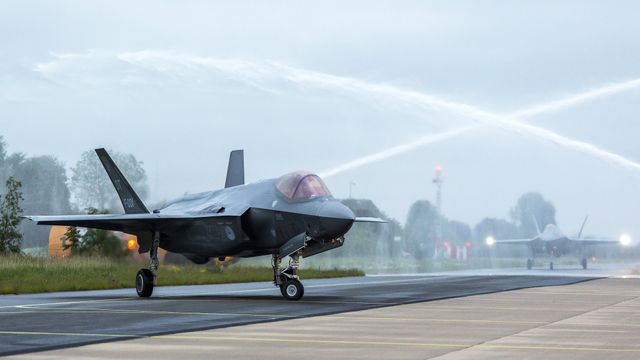 Uvanlig motorslitasje bekymrer: Nederland setter sine F-35A på bakken