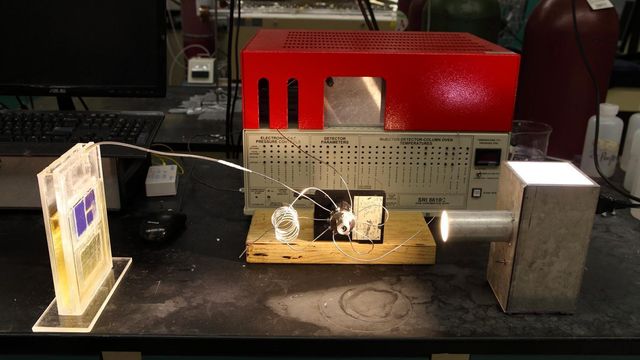 Denne solcellen fanger CO2 og lager drivstoff