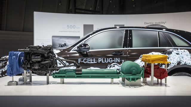 Den nye Mercedes-hydrogenbilen kan lades