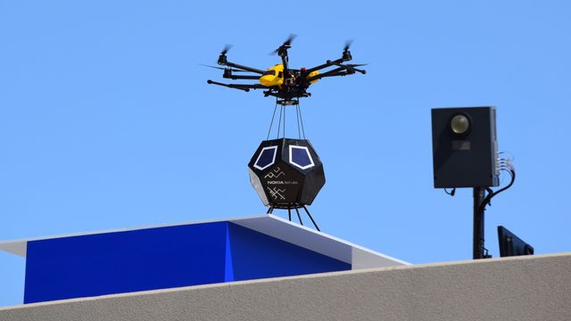 Setter ut selvkonfigurerende basestasjon med drone