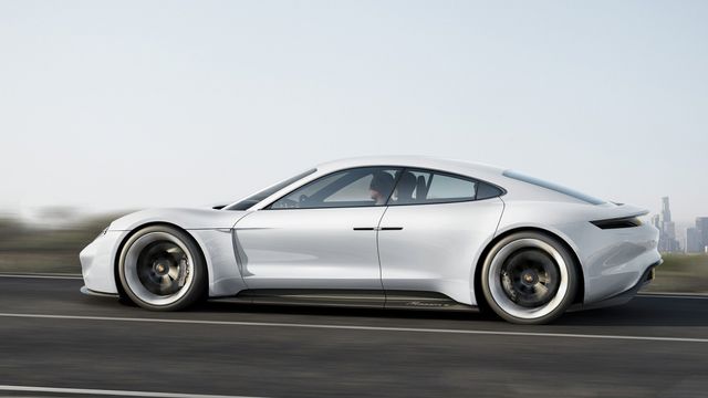 Porsche jobber for å unngå «Tesla-fella»