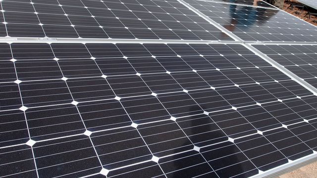 Solcelle-grunder tester grensene for å øke støtten til små solcelleanlegg