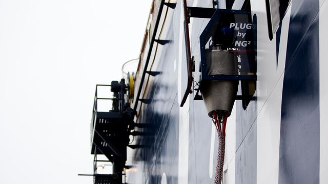 Denne strømpluggen vekker sterke reaksjoner – Hurtigruten velger bort internasjonal standard