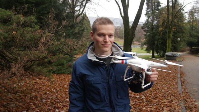 Han bruker droner for å gjøre arkeologi-arbeidet lettere