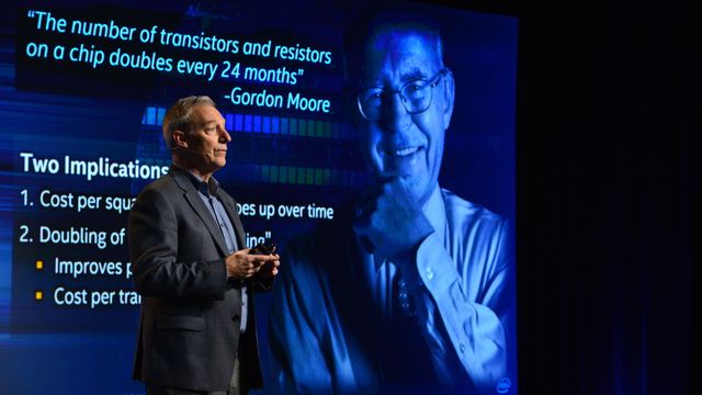 Intel mener at Moores lov på ingen måte er død