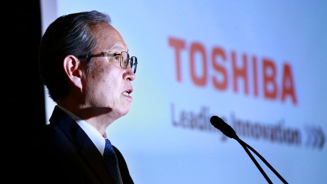 Kriserammede Toshiba døden nær etter milliardtap