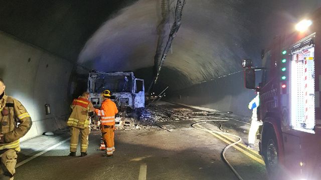 Semitrailer tok fyr i Oslofjordtunnelen - Havarikommisjonen har avdekket flere sikkerhetsproblemer